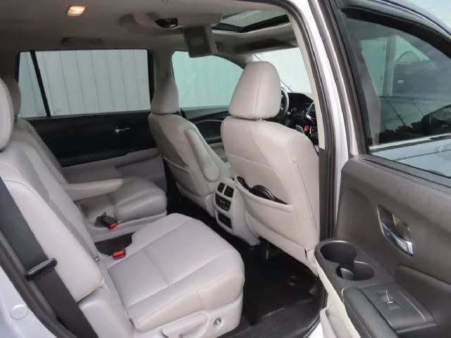 Used 2019 Honda Pilot Touring image 32
