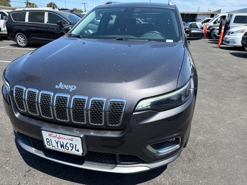 Used 2019 Jeep Cherokee Limited FWD image 3