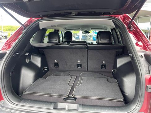 Used 2019 Jeep Cherokee Latitude Plus w/ Safety Group image 20