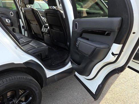 Used 2019 Land Rover Discovery SE AWD/4WD image 37
