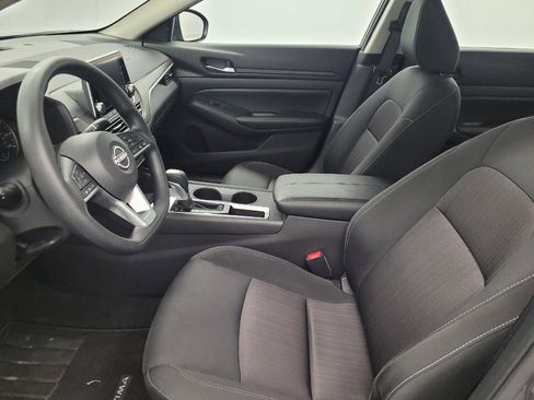 Used 2025 Nissan Altima 2.5 SV FWD image 17