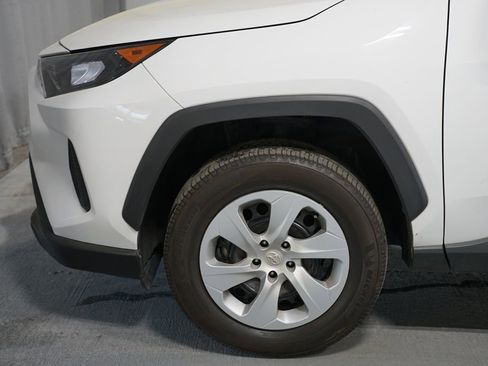Used 2022 Toyota RAV4 LE image 5