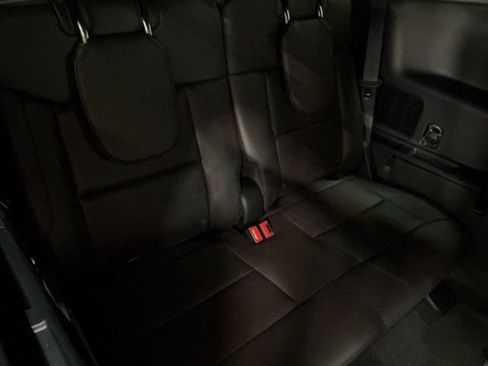 Used 2025 Ford Explorer Platinum RWD image 19