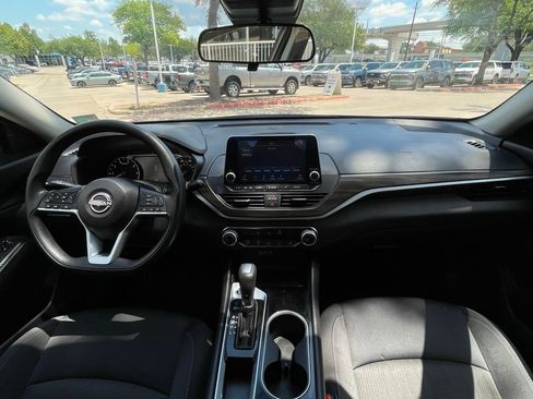 Used 2024 Nissan Altima 2.5 SV FWD image 11