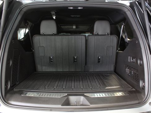 Used 2023 GMC Yukon XL AT4 w/ Technology Package AWD/4WD image 81