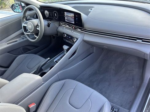 Certified 2024 Hyundai Elantra SEL image 17