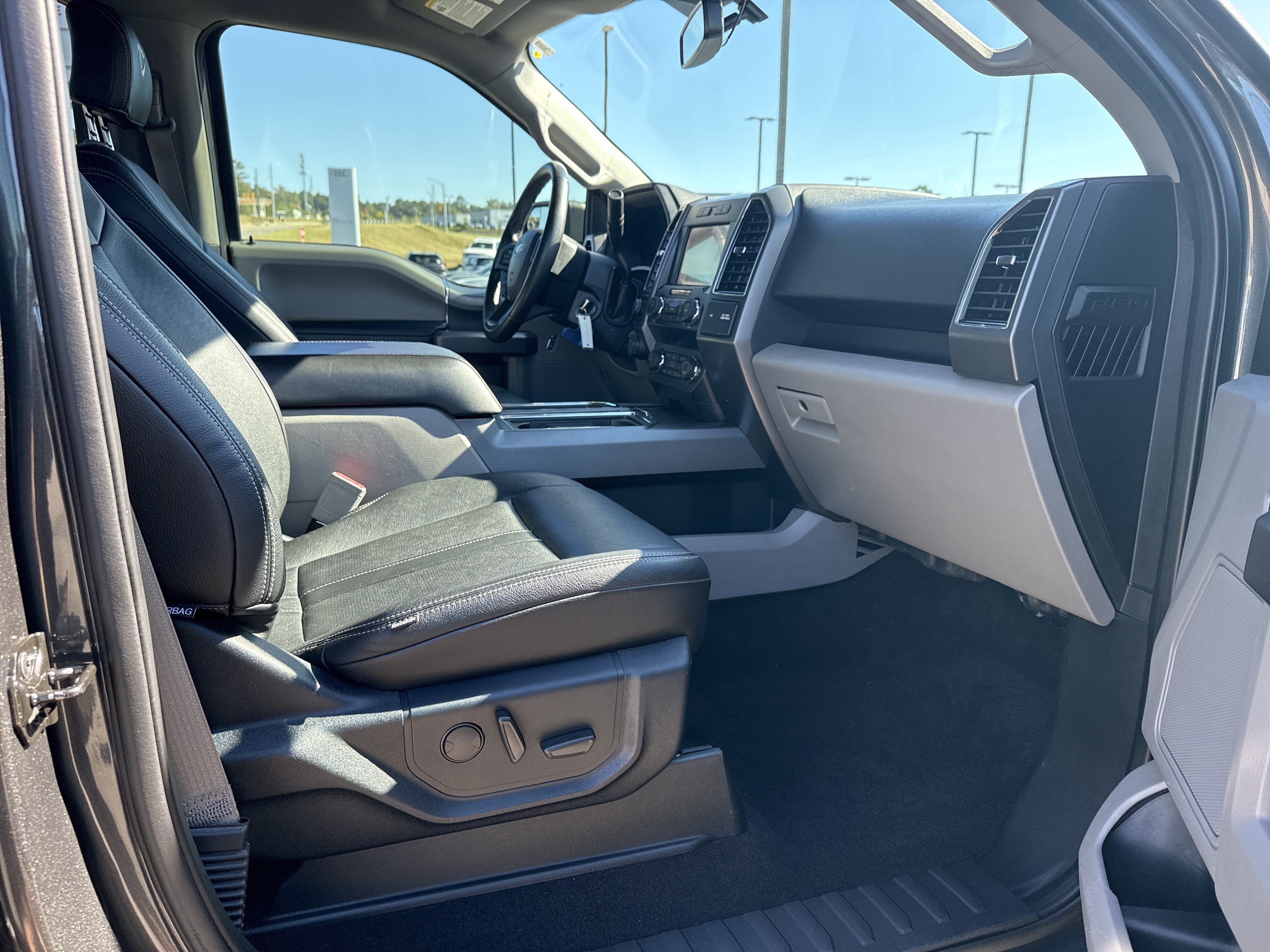 Used 2020 Ford F150 XLT w/ Equipment Group 302A Luxury AWD/4WD image 13