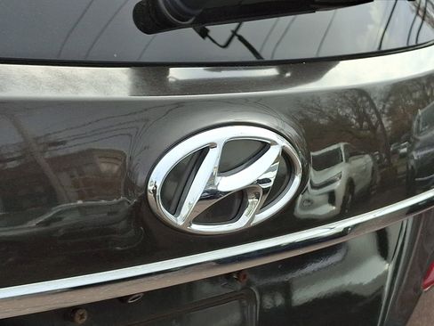 Used 2017 Hyundai Santa Fe SE FWD image 29