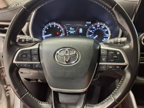 Used 2024 Toyota Highlander XLE image 22