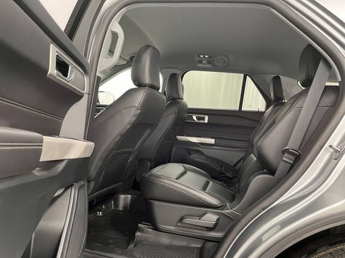 Used 2023 Ford Explorer XLT w/ Equipment Group 202A AWD/4WD image 30