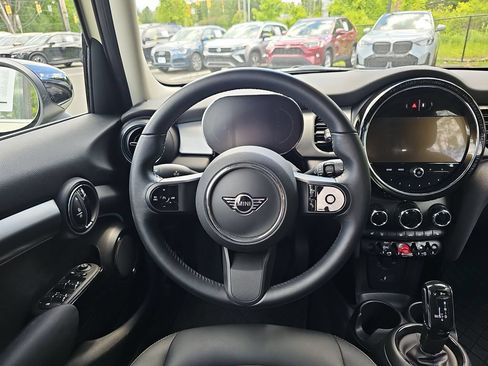 Used 2023 MINI Cooper 4-Door Hardtop FWD image 13