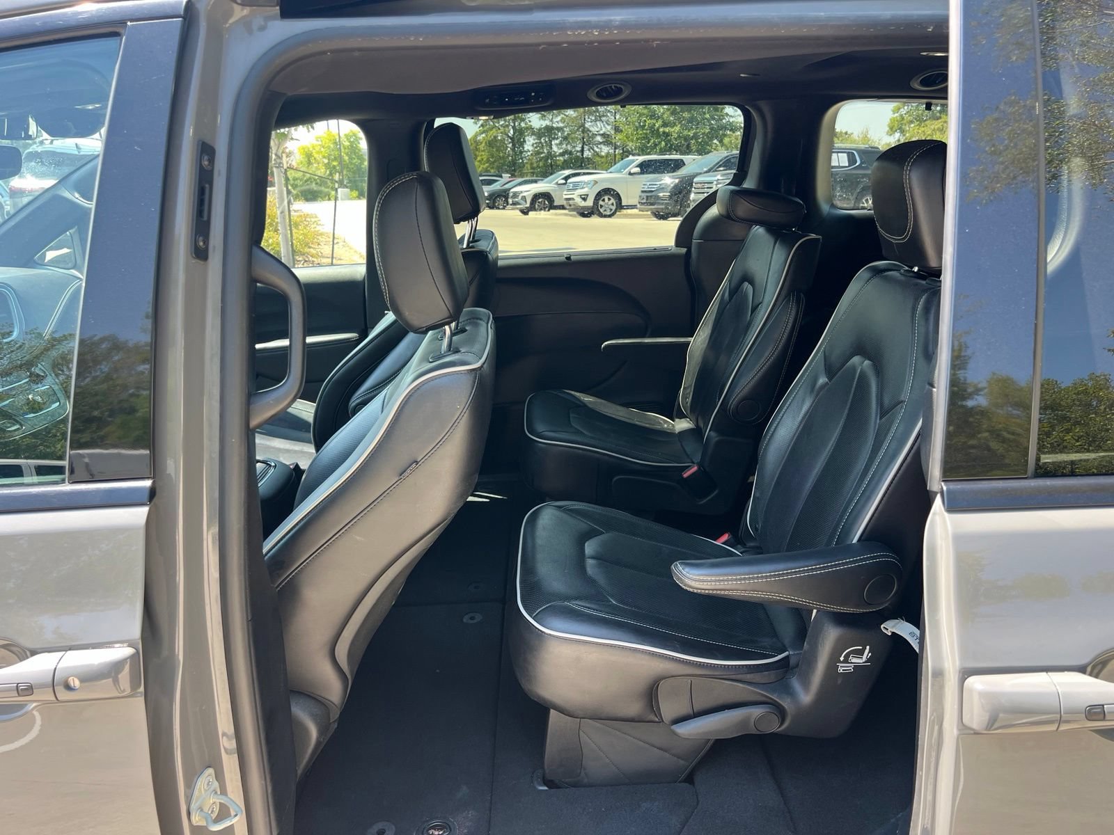 Used 2025 Chrysler Pacifica Limited FWD image 20