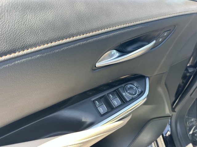 Used 2024 Cadillac XT4 Luxury w/ Cold Weather Package FWD image 17