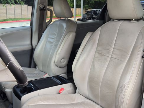 Used 2013 Toyota Sienna LE FWD image 13