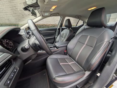 Used 2025 Nissan Altima 2.5 SR FWD image 24
