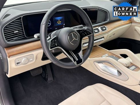 Used 2025 Mercedes-Benz GLS 450 4MATIC image 4