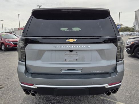 Used 2025 Chevrolet Suburban Premier image 6