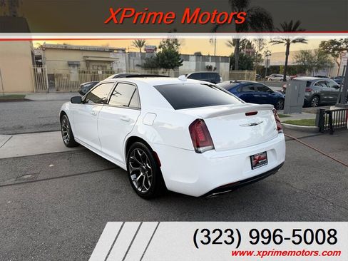 Used 2017 Chrysler 300 S w/ S Model Appearance Package RWD image 5