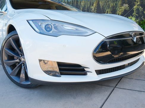 Used 2015 Tesla Model S 70 RWD image 7