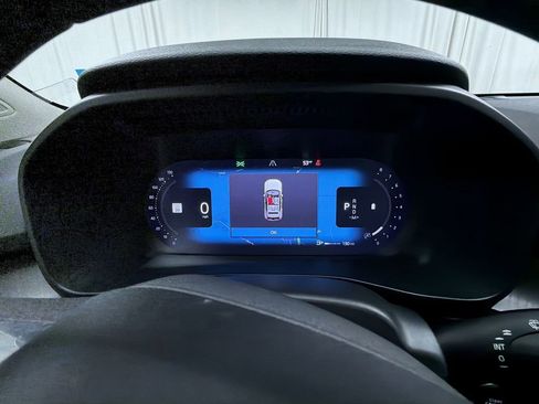 Used 2025 Volvo XC40 B5 Plus image 19