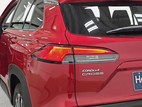 Used 2023 Toyota Corolla Cross XLE w/ Convenience Package AWD/4WD image 34