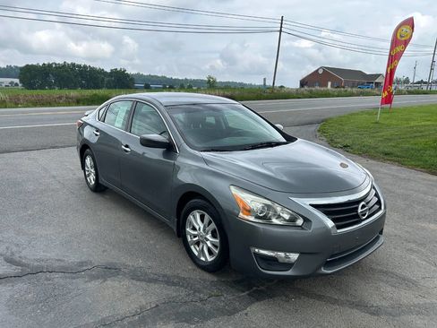 Used 2015 Nissan Altima 2.5 S w/ Sport Value Package image 4