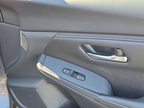 Used 2025 Nissan Sentra SV FWD image 34