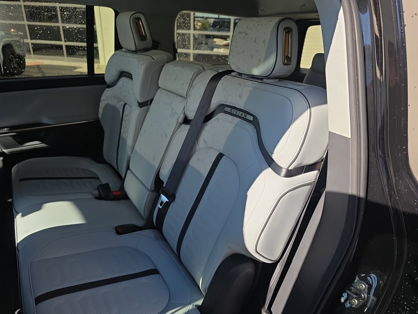Used 2025 Rivian R1S Adventure Dual AWD/4WD image 19