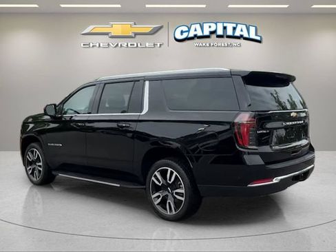 Used 2026 Chevrolet Suburban LS RWD image 3