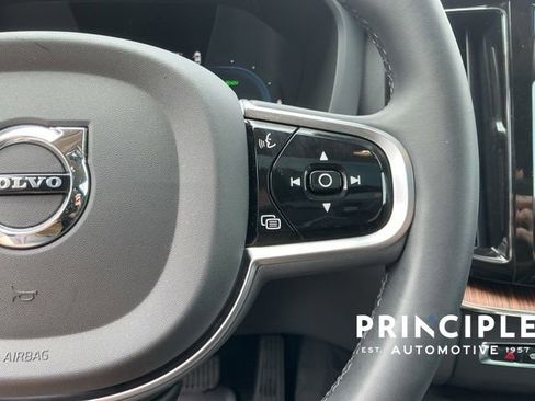 Certified 2023 Volvo XC60 T8 Plus AWD/4WD image 21