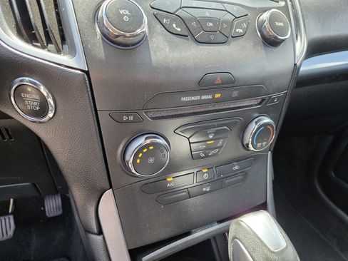 Used 2017 Ford Edge SE FWD image 19