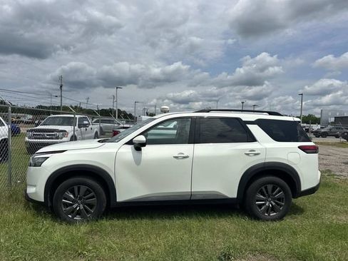 Used 2023 Nissan Pathfinder SV FWD image 4