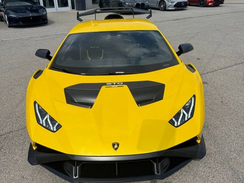 Used 2022 Lamborghini Huracan STO image 8