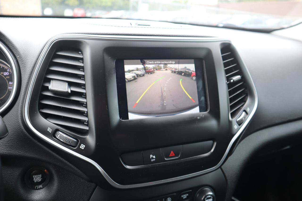 Used 2019 Jeep Cherokee Latitude Plus w/ Cold Weather Group FWD image 22