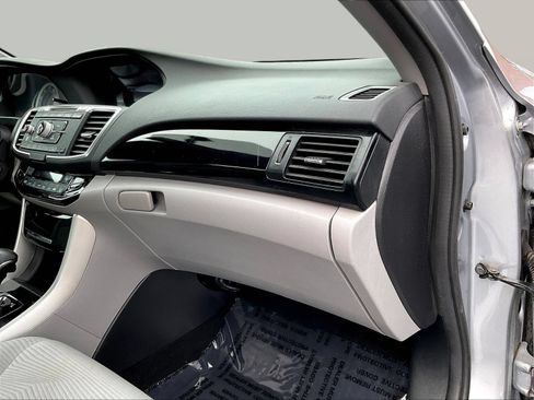 Used 2017 Honda Accord LX image 28