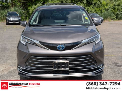 Certified 2024 Toyota Sienna Limited AWD/4WD image 8