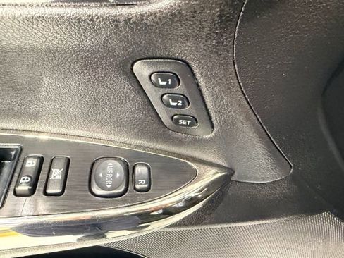 Used 2014 Toyota Avalon Limited FWD image 35