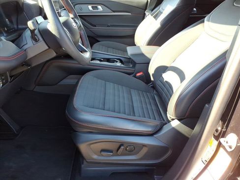 Used 2025 Ford Explorer ST-Line w/ ST-Line Street Pack image 15