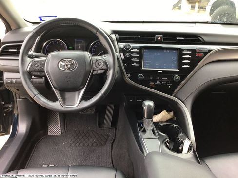 Used 2020 Toyota Camry SE w/ Convenience Package FWD image 12