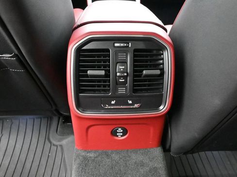 Used 2024 Porsche Macan AWD/4WD image 18