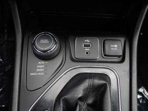 Used 2019 Jeep Cherokee Limited w/ Trailer Tow Group AWD/4WD image 23