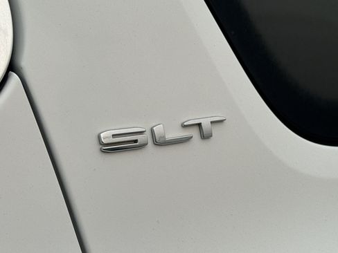 Certified 2023 GMC Acadia SLT w/ LPO, Floor Liner Package AWD/4WD image 8