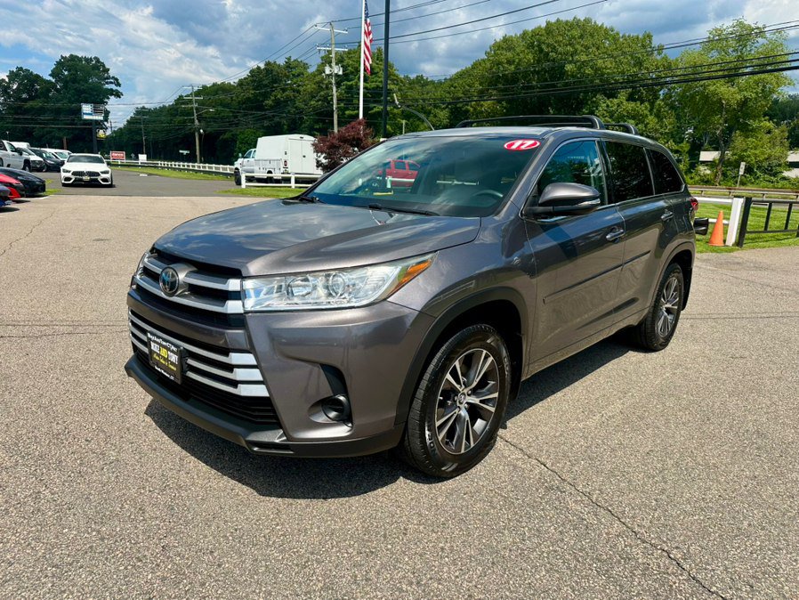 Used 2017 Toyota Highlander LE AWD/4WD image 1