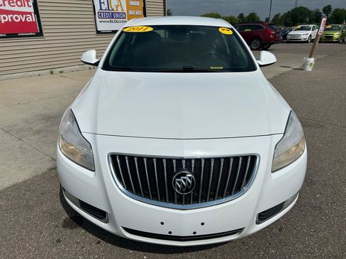 Used 2011 Buick Regal CXL FWD image 2