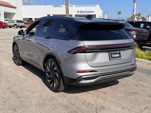Used 2025 Lincoln Nautilus Reserve w/ Jet Appearance Package AWD/4WD image 10