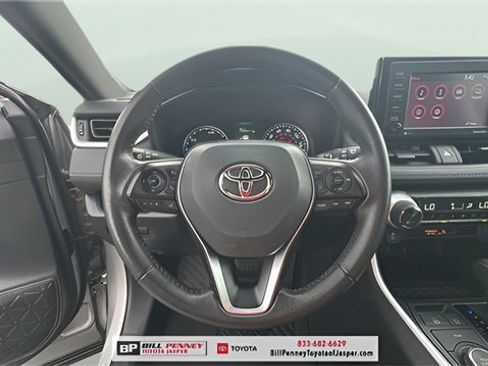 Used 2022 Toyota RAV4 SE image 11