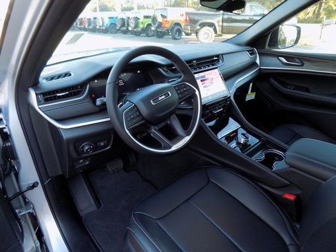 New 2025 Jeep Grand Cherokee L Limited image 10