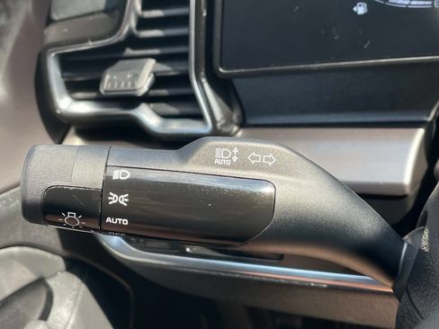Used 2025 Kia Sportage EX FWD image 24