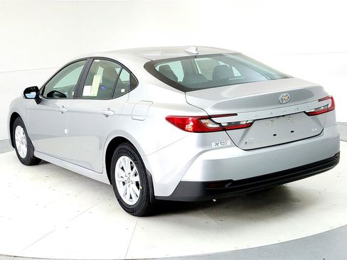 Used 2026 Toyota Camry LE image 4