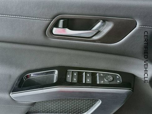 Certified 2025 Nissan Pathfinder SL AWD/4WD image 19